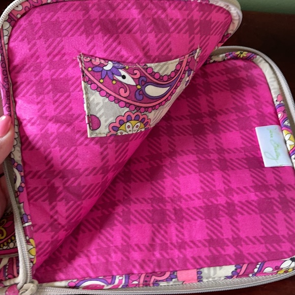 Vera Bradley IPad case. - Picture 3 of 5
